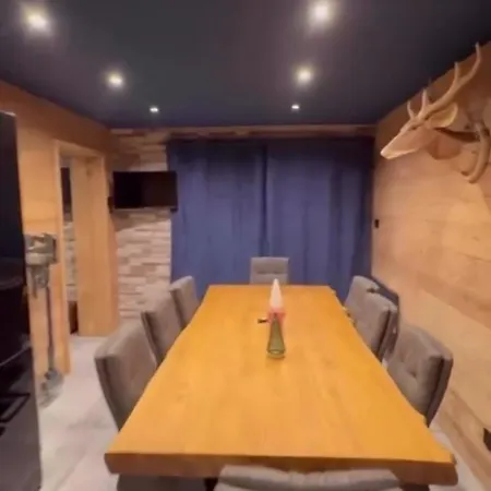 Les Ecrins De Mae Apartment